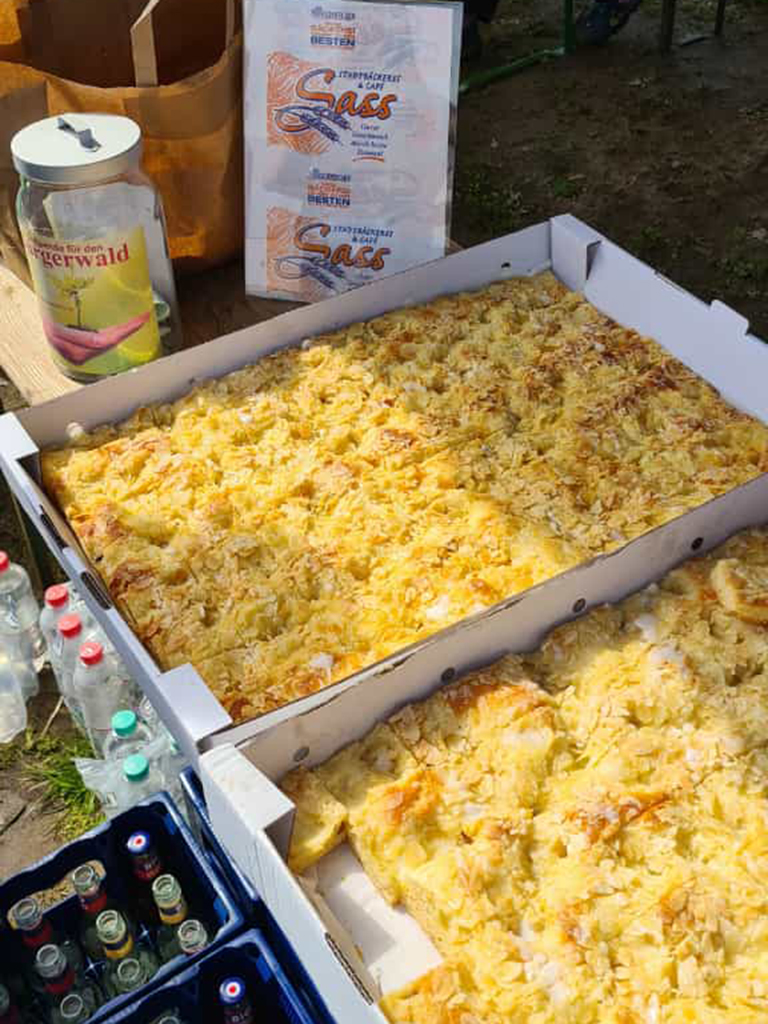 Butterkuchen, Laugen- und Käsebrötchen gespendet von der Stadtbäckerei Sass aus Barmstedt